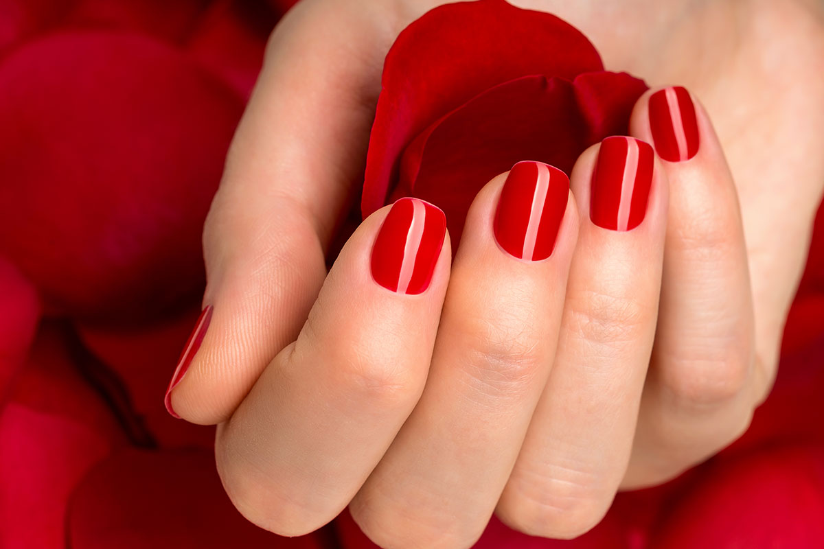 unghie smalto rosso