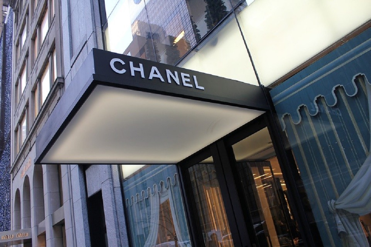 Chanel assume il primo capo dei diritti umani