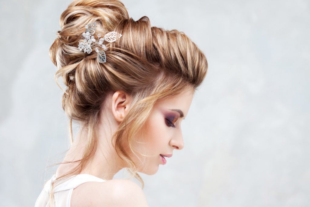 Sposa con Chignon alto