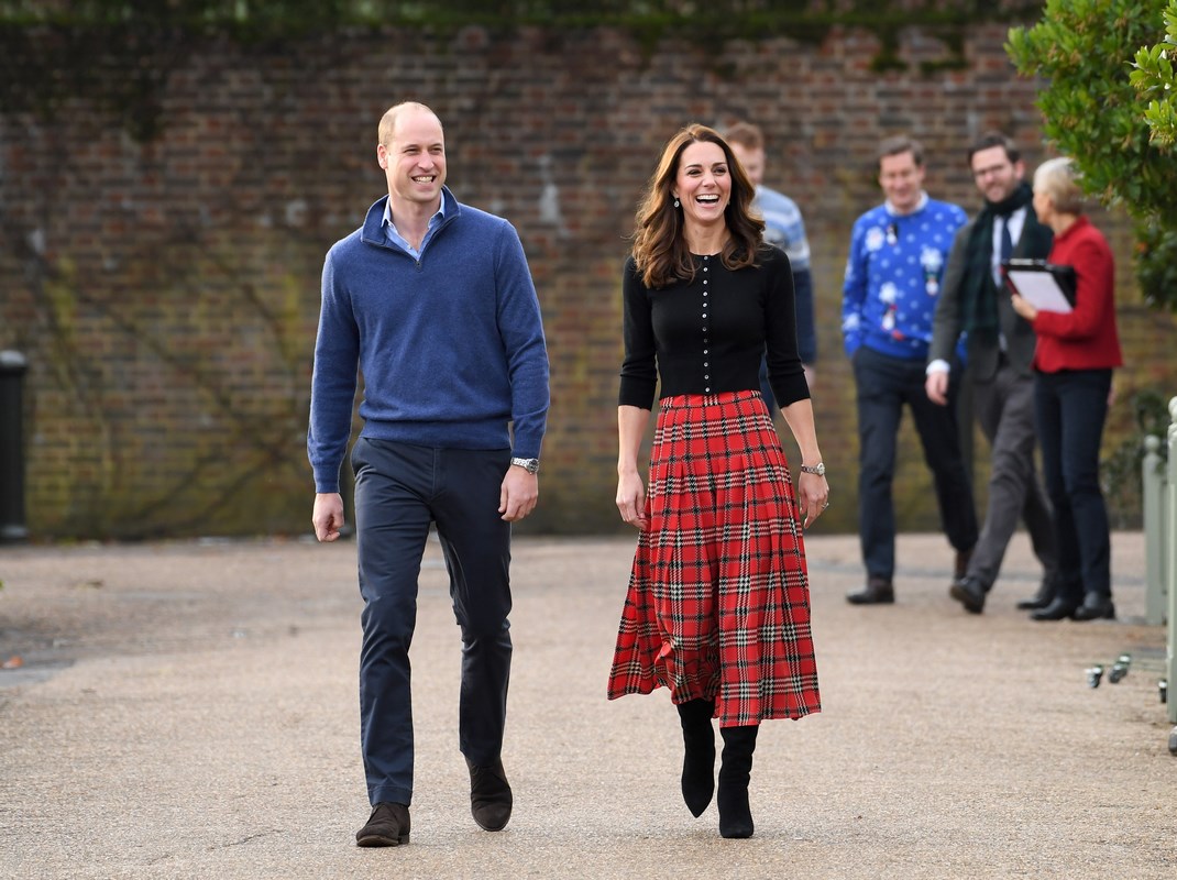 La Regina Elisabetta vieta il Natale, ma gli outfit natalizi di Kate rimangono un must: ecco i più belli