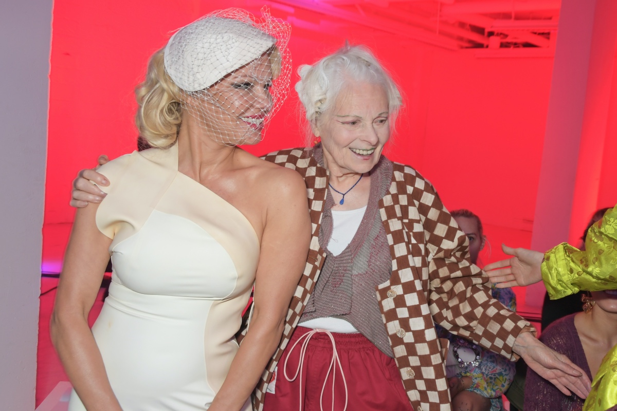 Gli abiti di Vivienne Westwood compiono 25 anni! In arrivo due collezioni