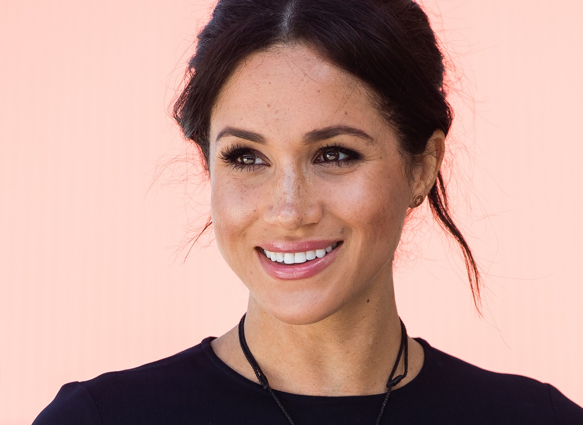 Meghan Markle ha scelto di indossare Armani per l’attesissima intervista con Oprah Winfrey