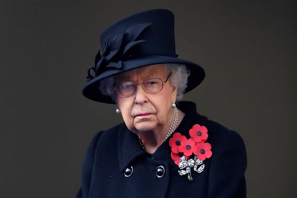 La regina Elisabetta II lancia il suo nuovo gin