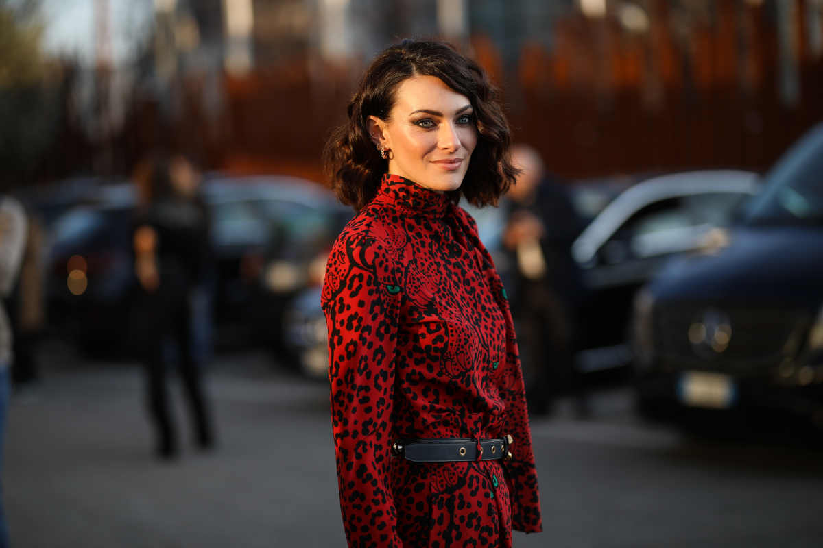 Paola Turani con un vestito animalier