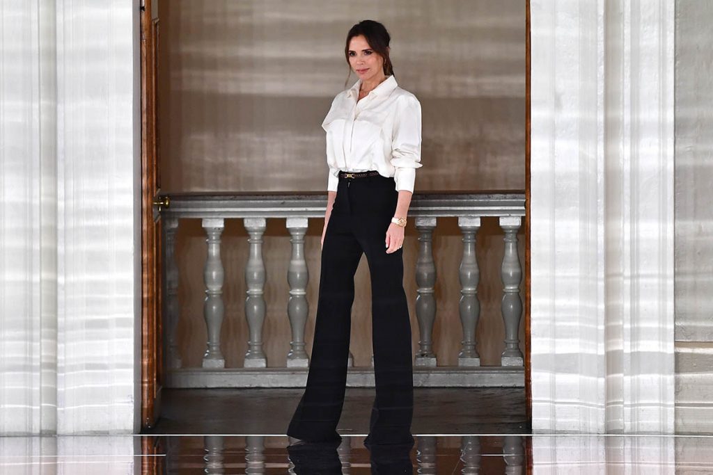 victoria beckham camicia bianca pantaloni palazzo