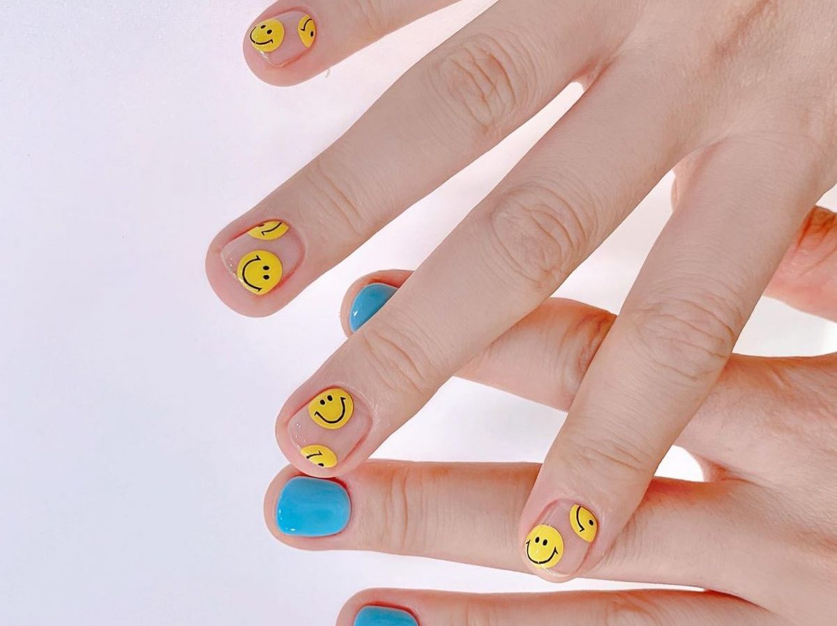 Smile nails: il trend unghie che ci porteremo nel 2021