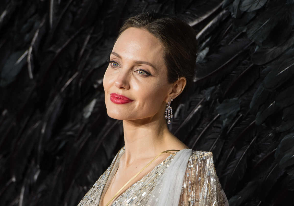 Angelina Jolie lancia un appello contro la violenza di genere e alle vittime dice: non siete sole