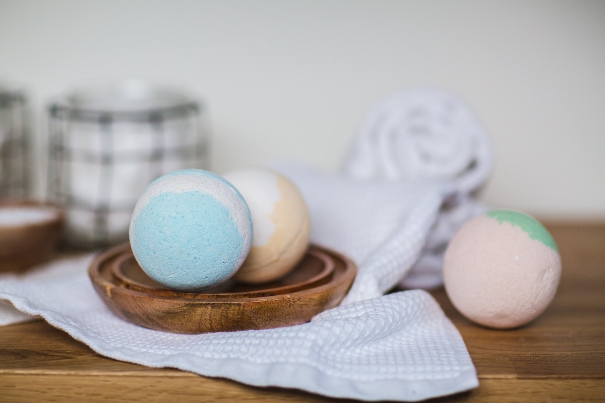 Come fare le bath bomb a casa: la ricetta fai da te