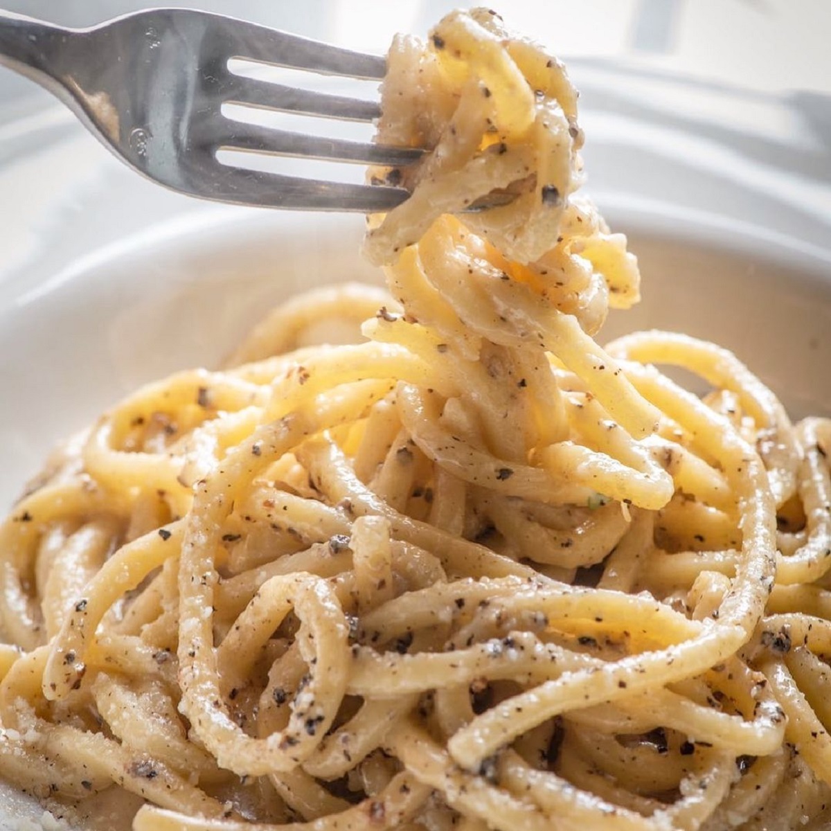 Come preparare una cacio e pepe a regola d’arte (ed evitare gli odiati grumi)