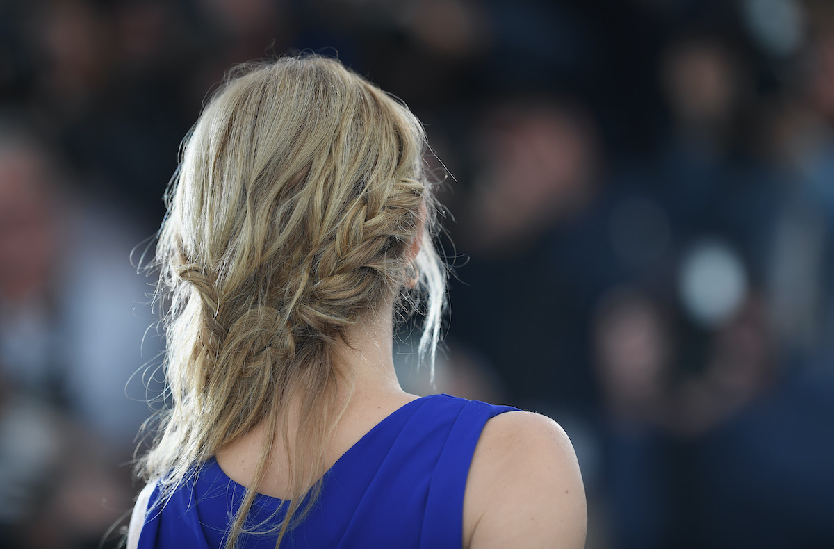 treccia spina di pesce alla francese capelli biondi