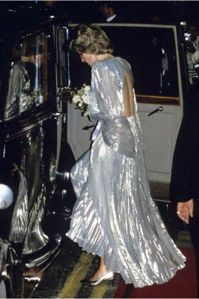 principessa Diana abito argento plissettato