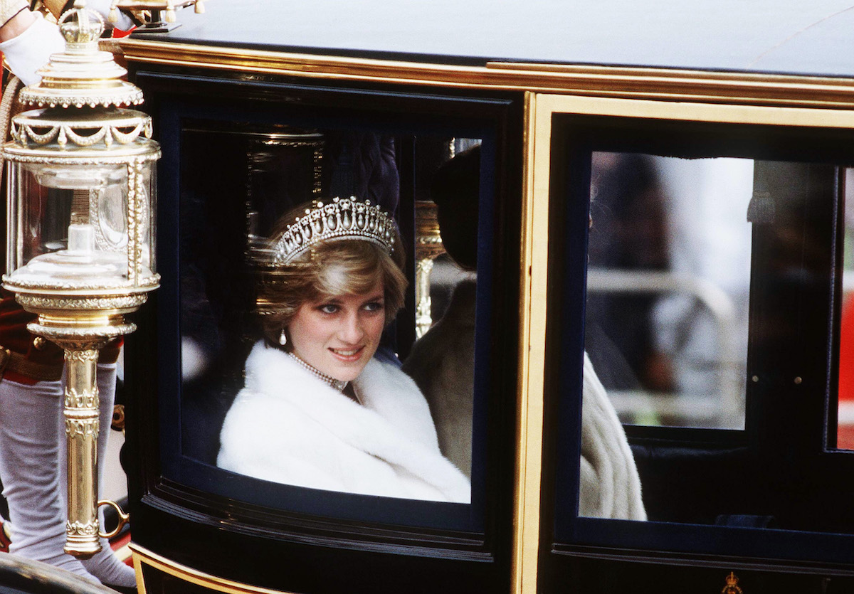 principessa diana matrimonio carrozza corona