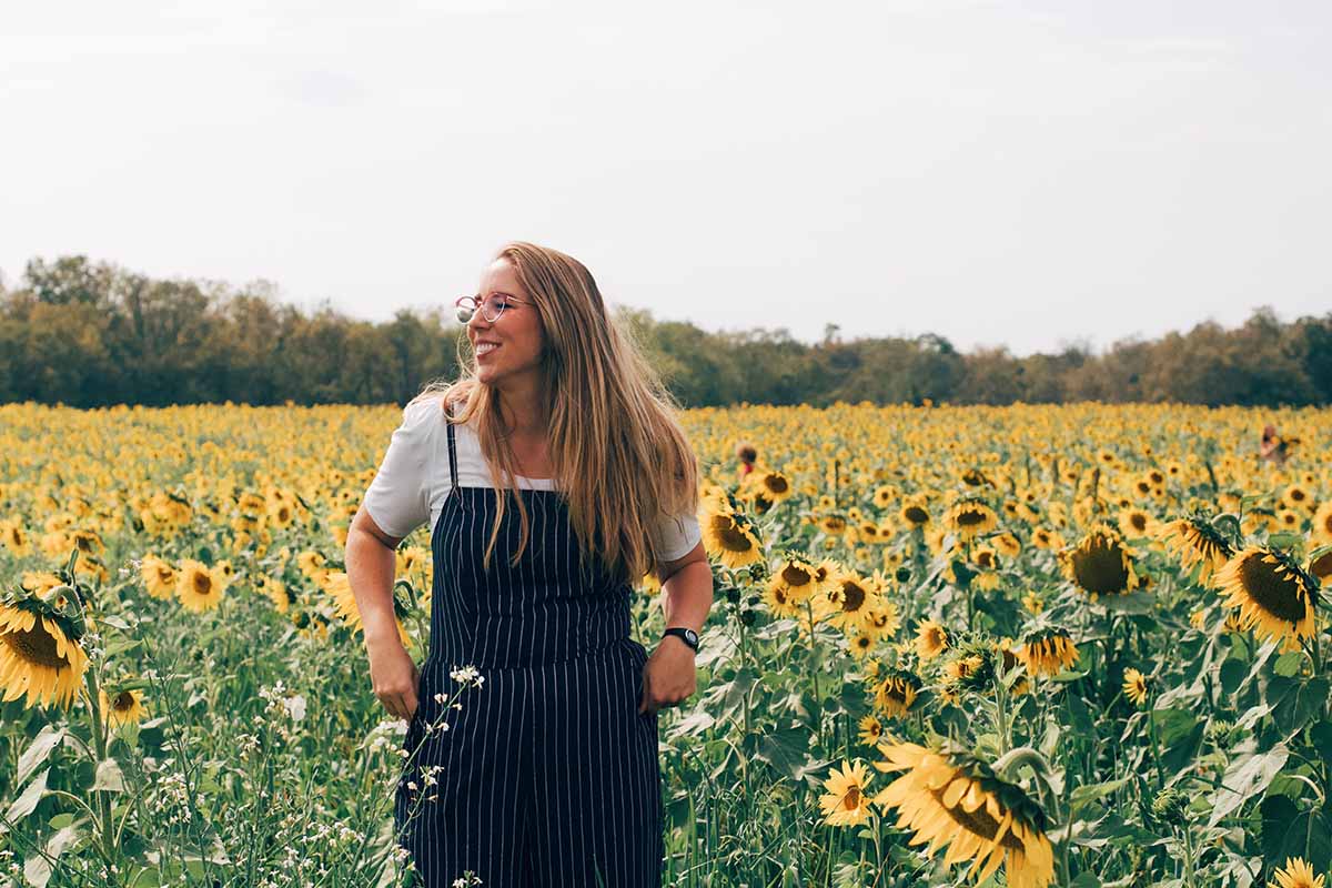 ragazza girasoli