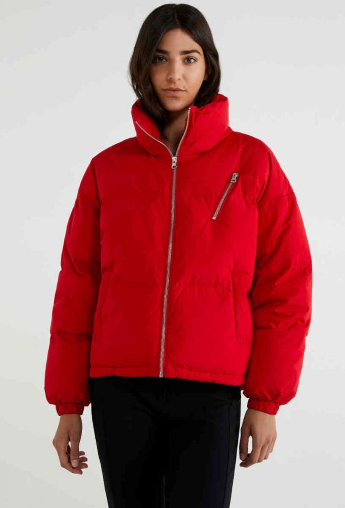 Piumino rosso collo alto