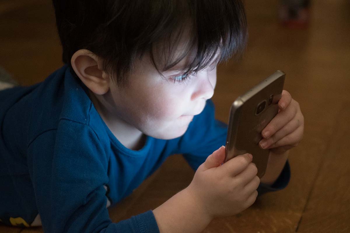 A quanti anni si può dare lo smartphone ai nostri figli?