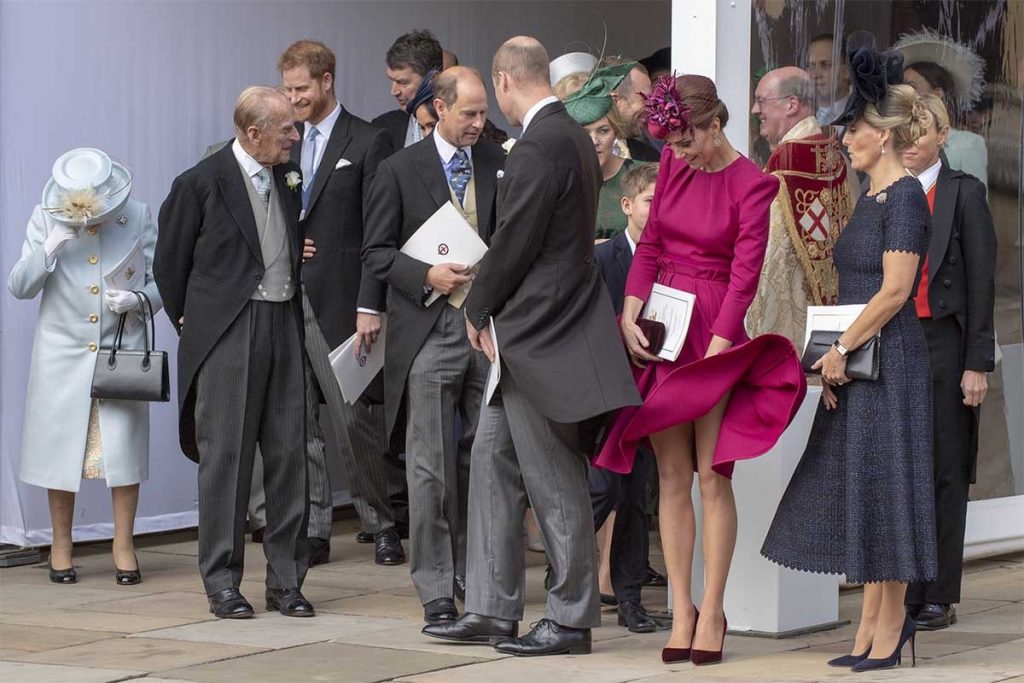 Foto divertenti Royal wedding La regina Elisabetta II, il principe Filippo, il duca di Edimburgo, il principe Harry, il duca di Sussex, il principe Edward, il conte di Wessex, il principe William, il duca di Cambridge, Catherine, la duchessa di Cambridge e Sophie, la contessa di Wessex partecipano al matrimonio della principessa Eugenia York a Jack Brooksbank alla Cappella di San Giorgio il 12 ottobre 2018 a Windsor, in Inghilterra.