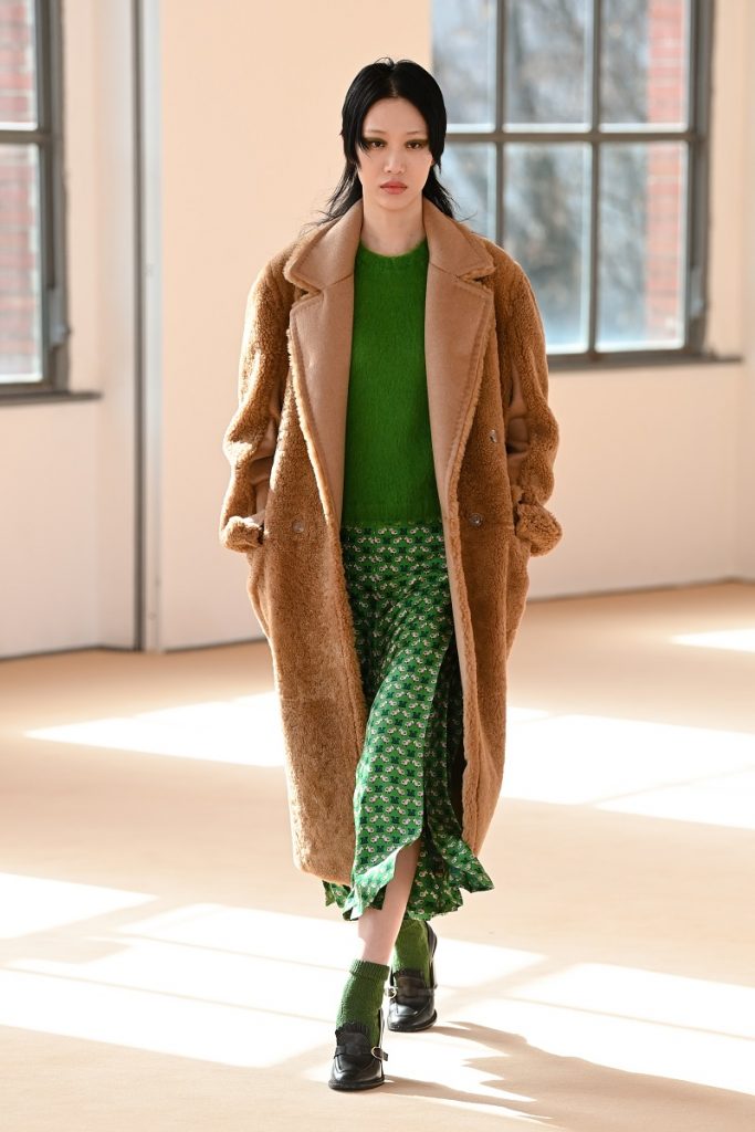 Look 21 alla sfilata Max Mara Autunno / Inverno 2021-2022 durante la Milano Fashion Week il 25 febbraio 2021 a Milano, Italia