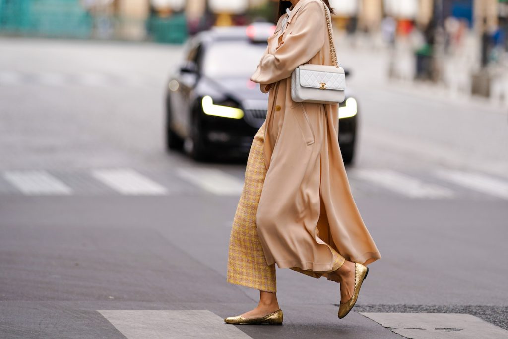ballerine oro Chloe soprabito trench pesca borsa chanel bianca