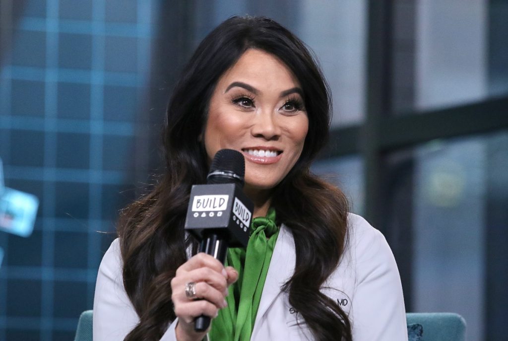 La dott.ssa Sandra Lee partecipa alla serie Build per discutere di "Dr. Pimple Popper" al Build Studio il 9 gennaio 2020 a New York City