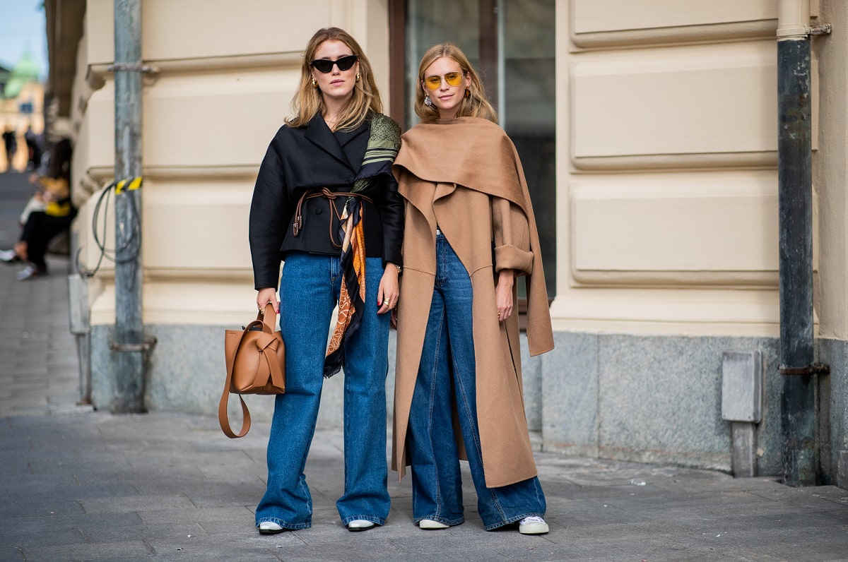 Casual look con jeans sostenibili