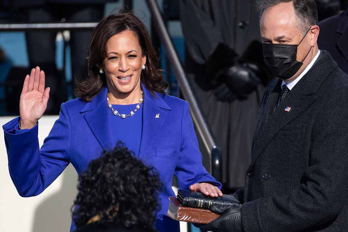 Le perle sono tornate di moda, anche grazie a Kamala Harris