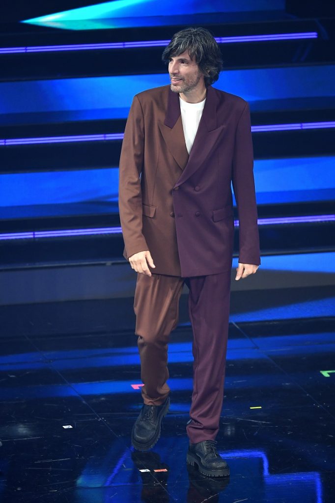 Bugo è sul palco del 71 ° Festival di Sanremo 2021 al Teatro Ariston il 03 marzo 2021 a Sanremo, Italia