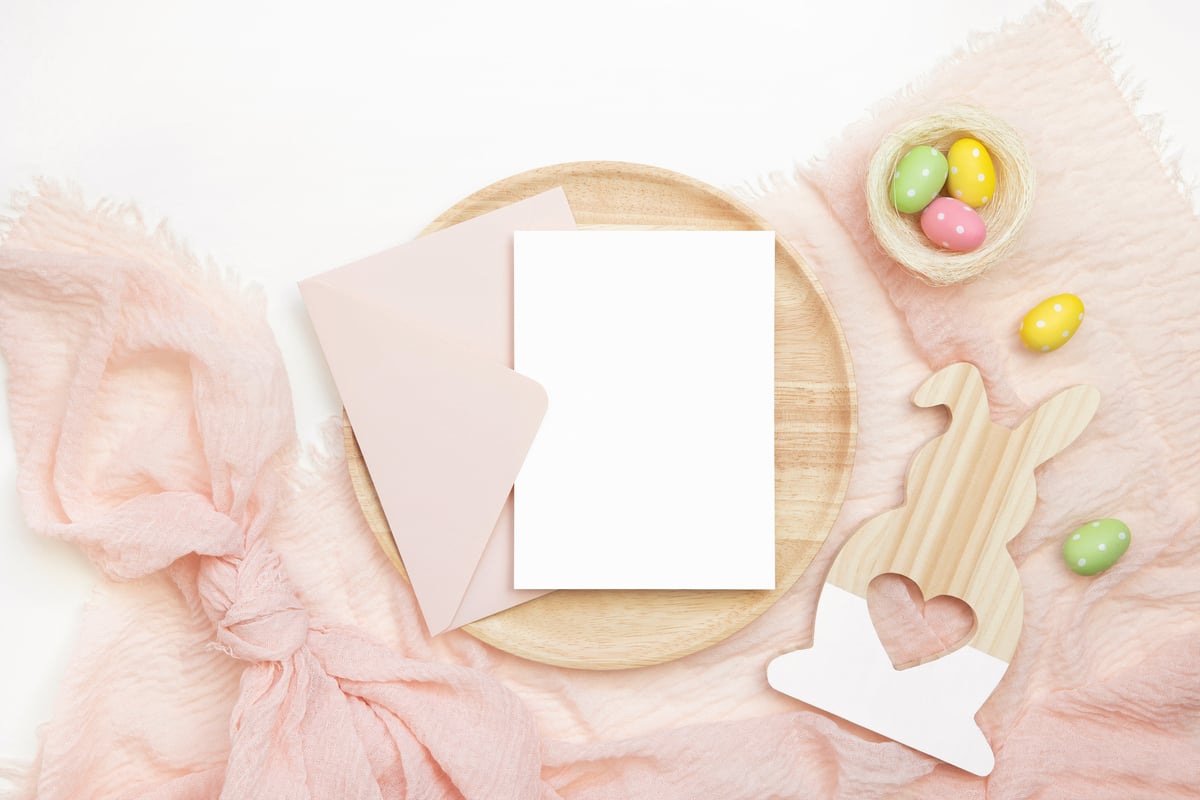 biglietti di pasqua con ovetti e coniglietto
