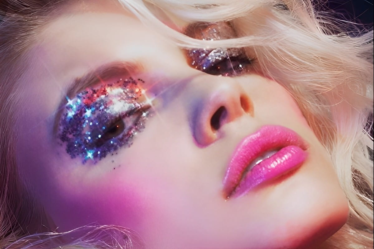 close-up make-up scintillante con brillantini argento per le feste - idee make-up natale