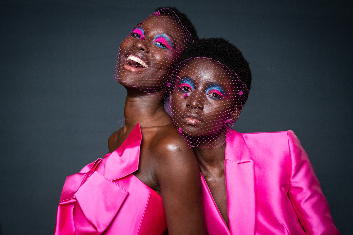 Il make-up fucsia è la tendenza della primavera-estate 2021