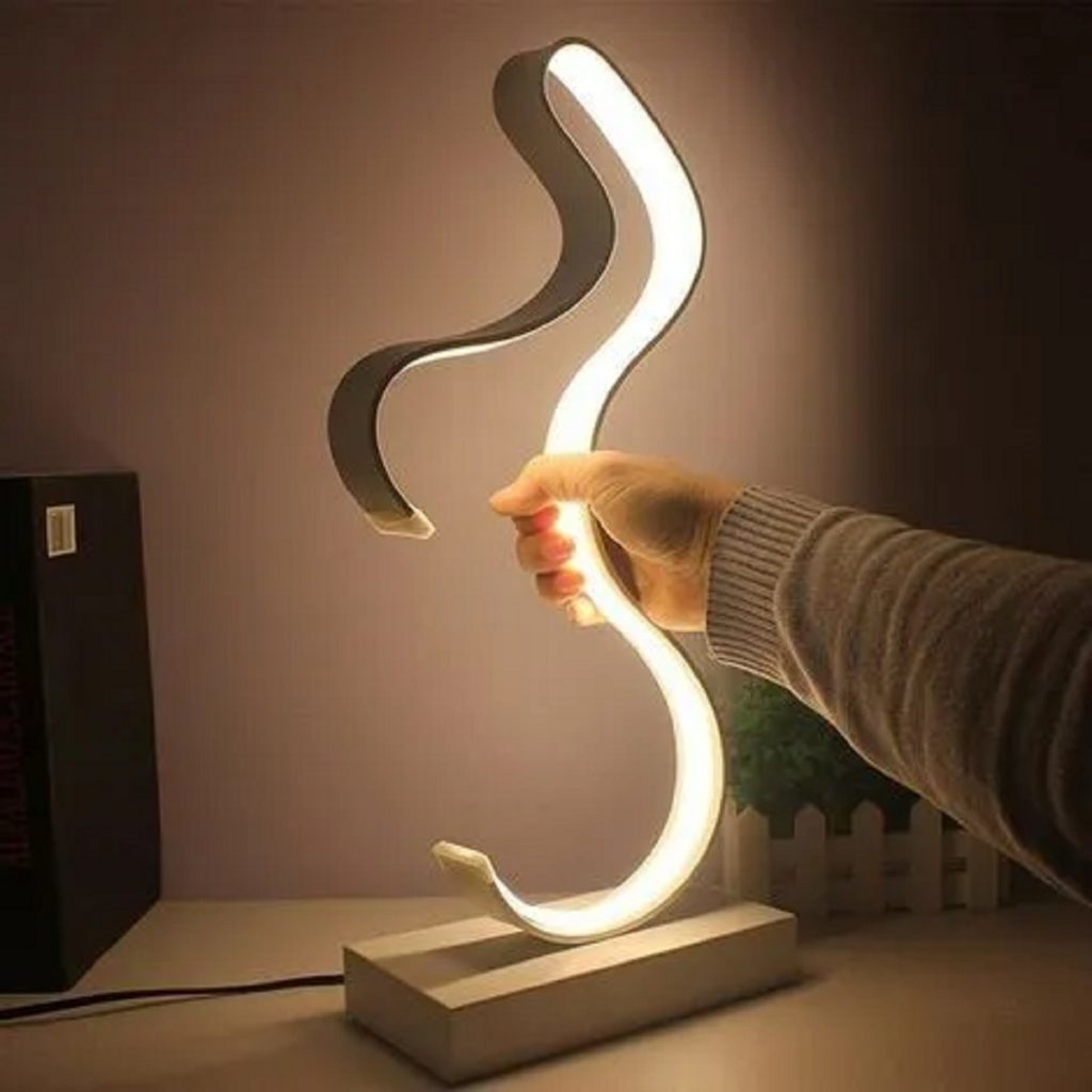 Lampada da tavolo LED design moderno a nastro metallo e PVC | Bianco Caldo 3000K
