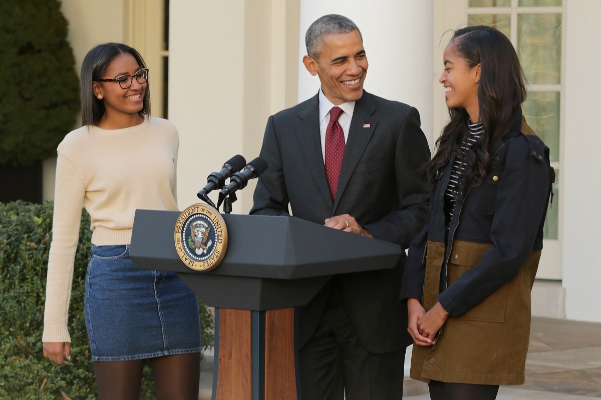 Obama parla di mascolinità tossica con le figlie Sasha e Malia