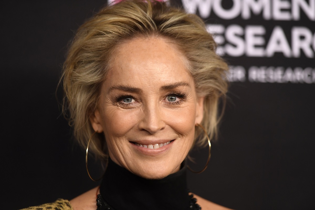 Anche Sharon Stone si vaccina: il messaggio positivo