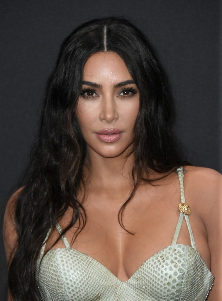 Kim Kardashian partecipa al 2019 E! People's Choice Awards al Barker Hangar il 10 novembre 2019 a Santa Monica, California