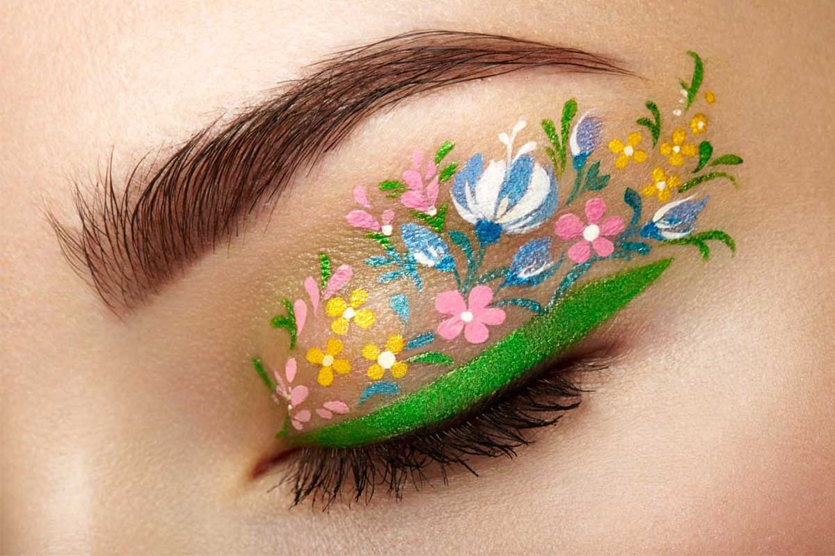 Floral eyeliner, la tendenza beauty per la primavera