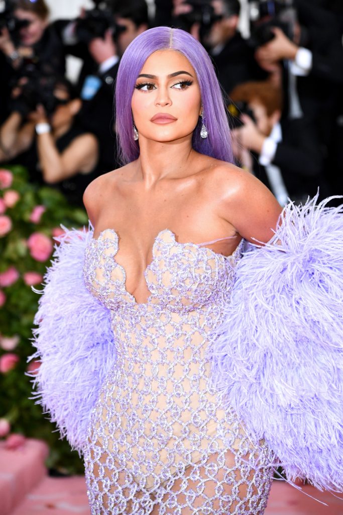 Kylie Jenner capelli viola
