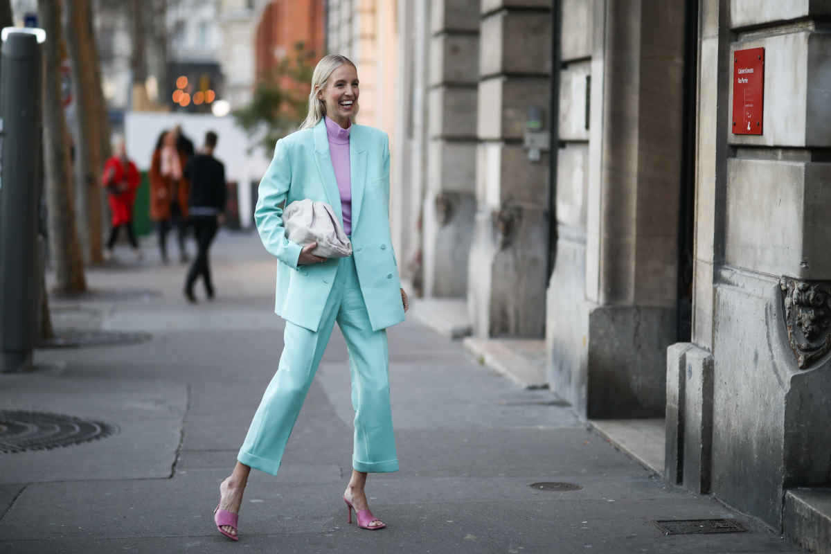 Tailleur eleganti: lauree e cerimonie all’insegna del capo più di tendenza della Primavera