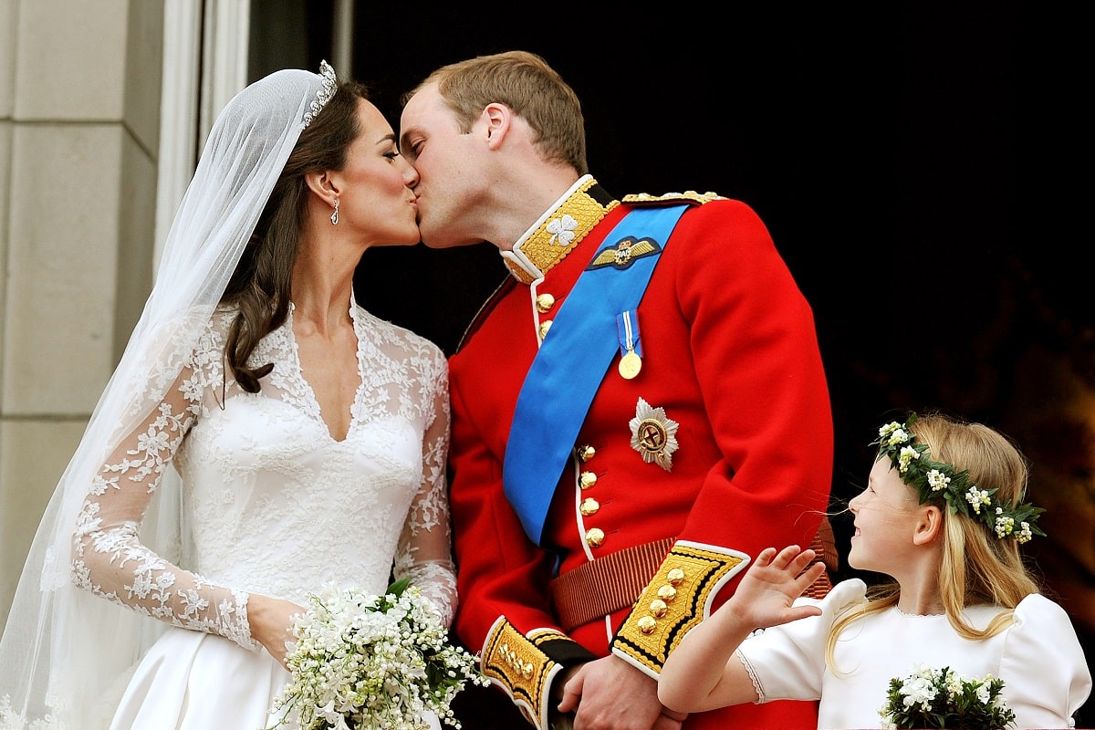 William e Kate festeggiano dieci anni di matrimonio con due scatti super romantici!