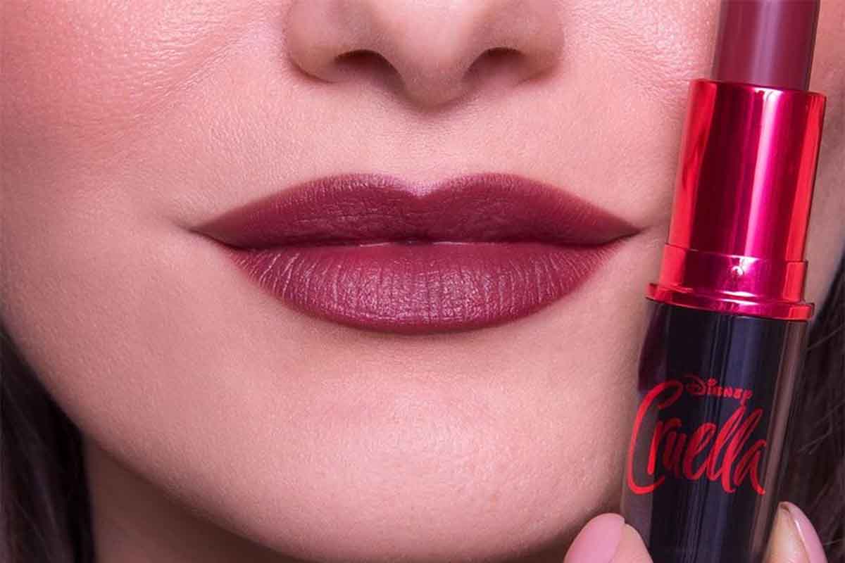 MAC, una collezione ribelle dedicata al film Disney “Cruella”