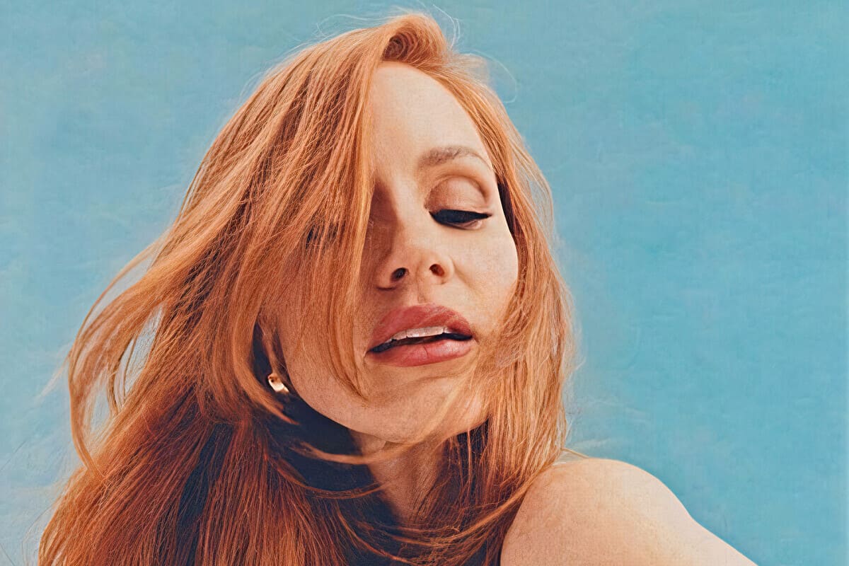 Jessica Chastain con total make-up nei toni del pesca