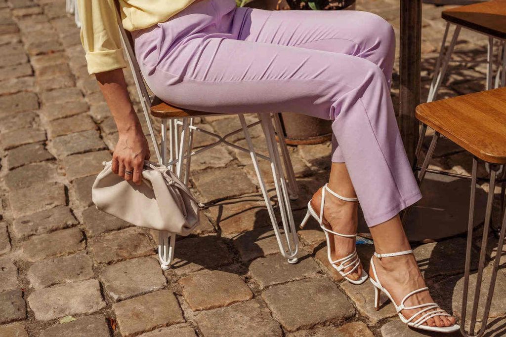Sandali estate 2021: i modelli di tendenza amano gli anni '90 | Pourfemme