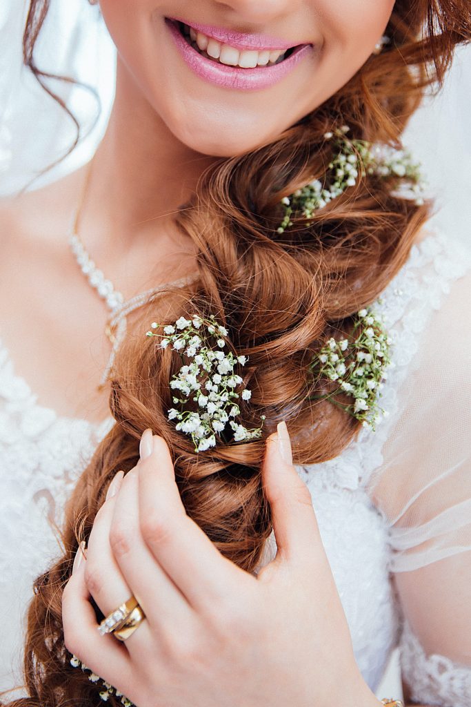 Acconciatura sposa con fiori