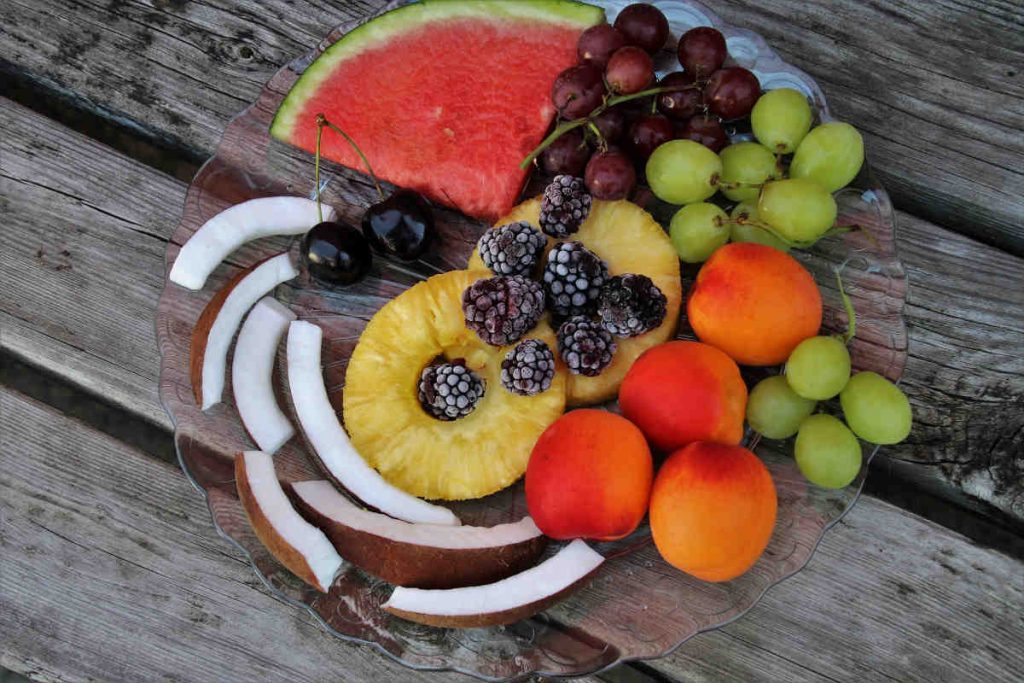 Frutta di stagione cibi abbronzanti
