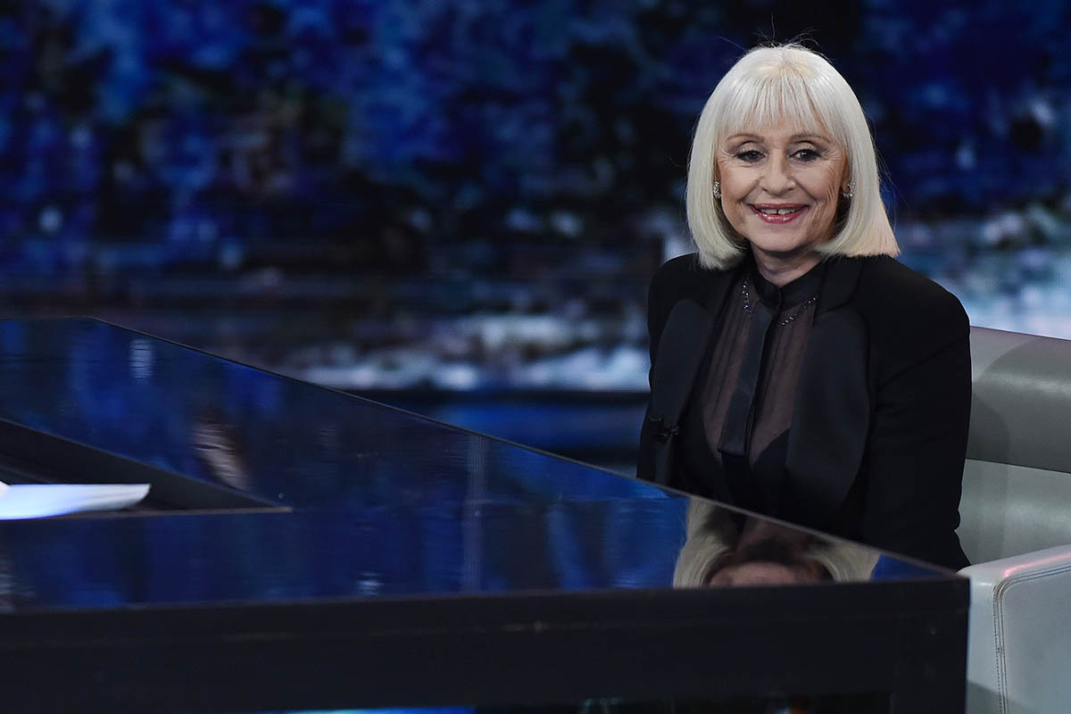 Raffaella Carrà: le 5 canzoni che canteremo per sempre