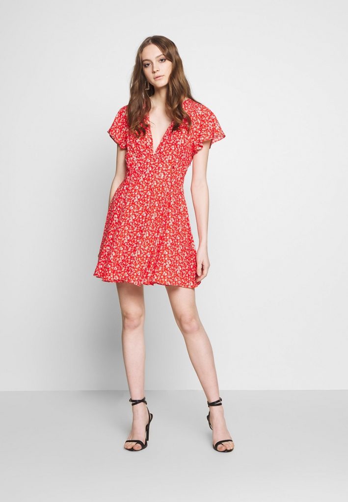 Chiara Ferragni: il mini dress a fiorellini indossato a Cannes è l'ispirazione dell'estate