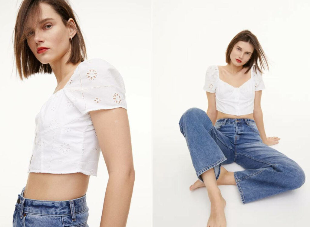 ragazza indossa top bianco con sangallo e jeans blu 