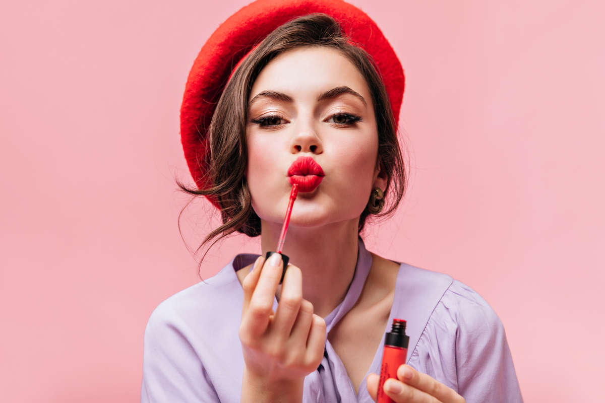 10 problemi che solo chi ama il rossetto rosso può capire