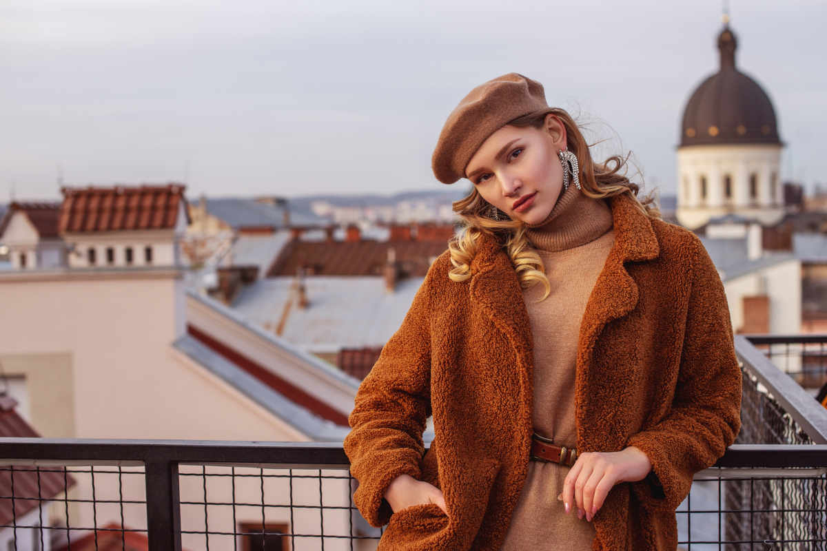 Ragazza con Teddy Bear Coat