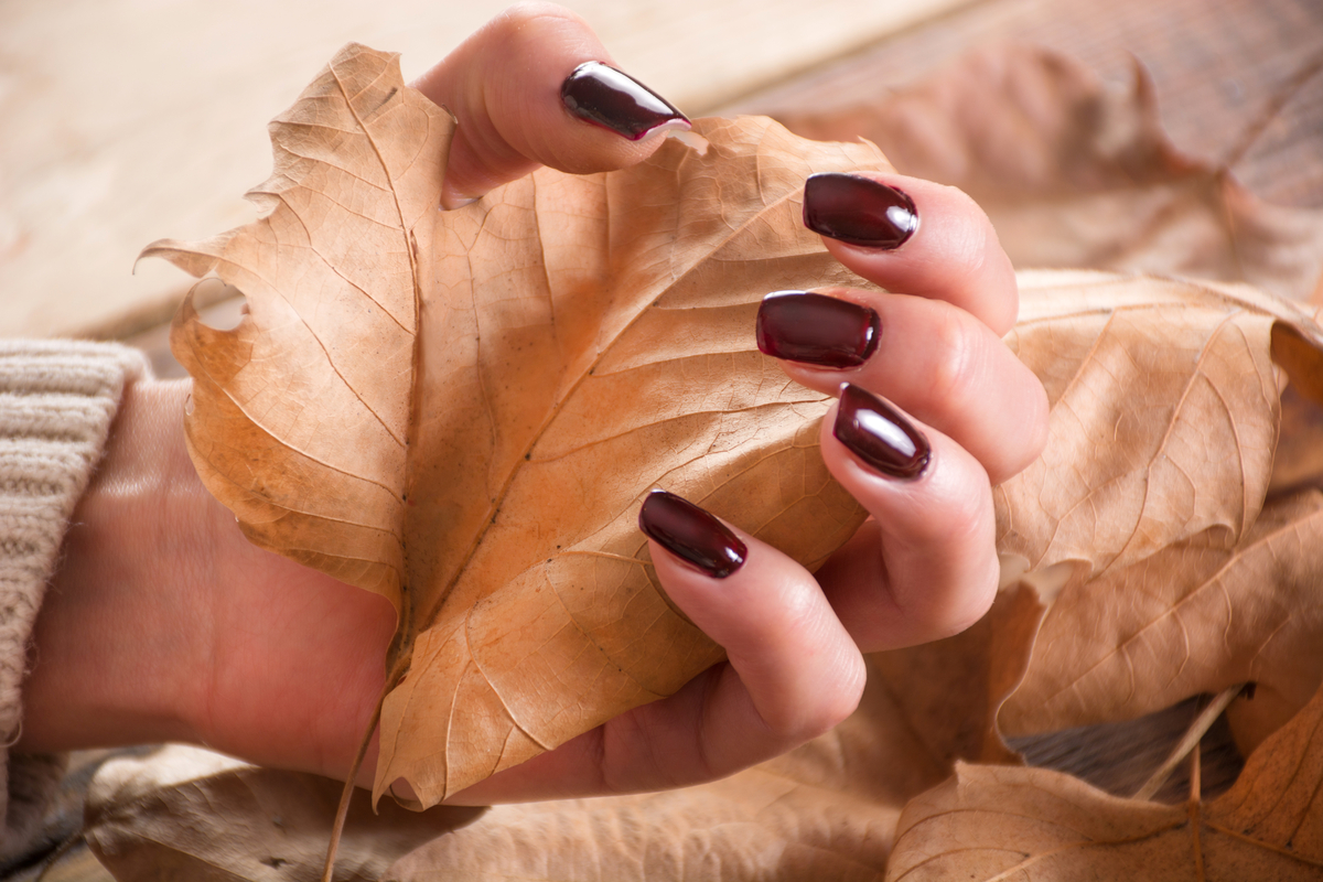 Tendenze unghie: le nail art più glam per la prossima stagione autunno-inverno 2023