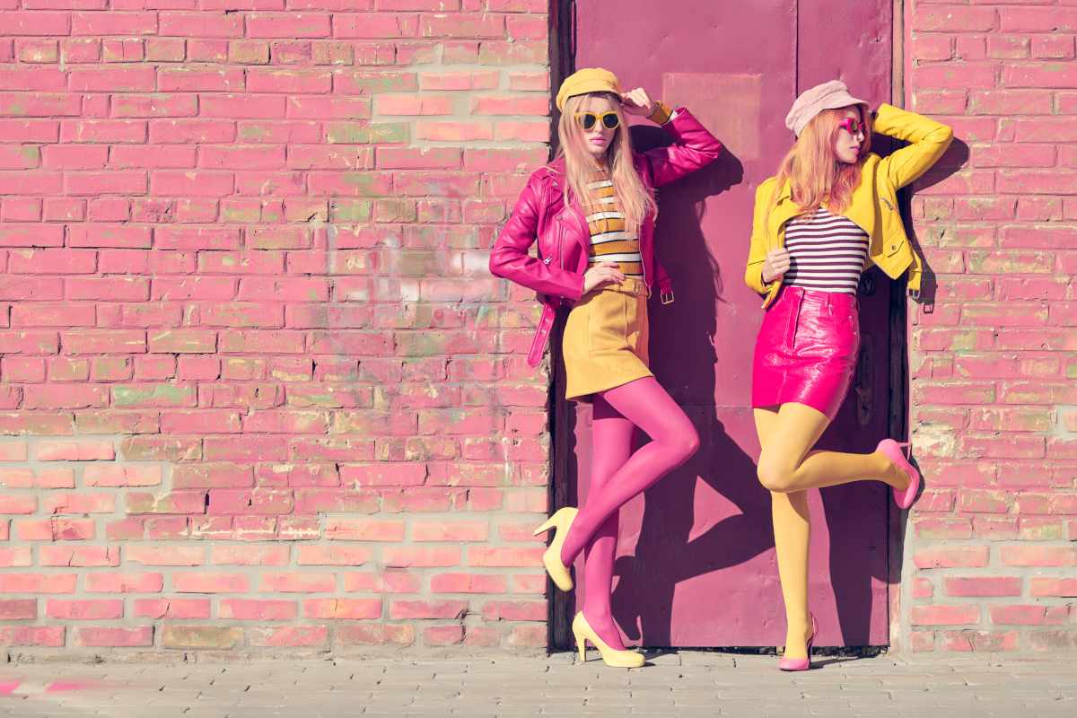Ragazze con outfit colorati