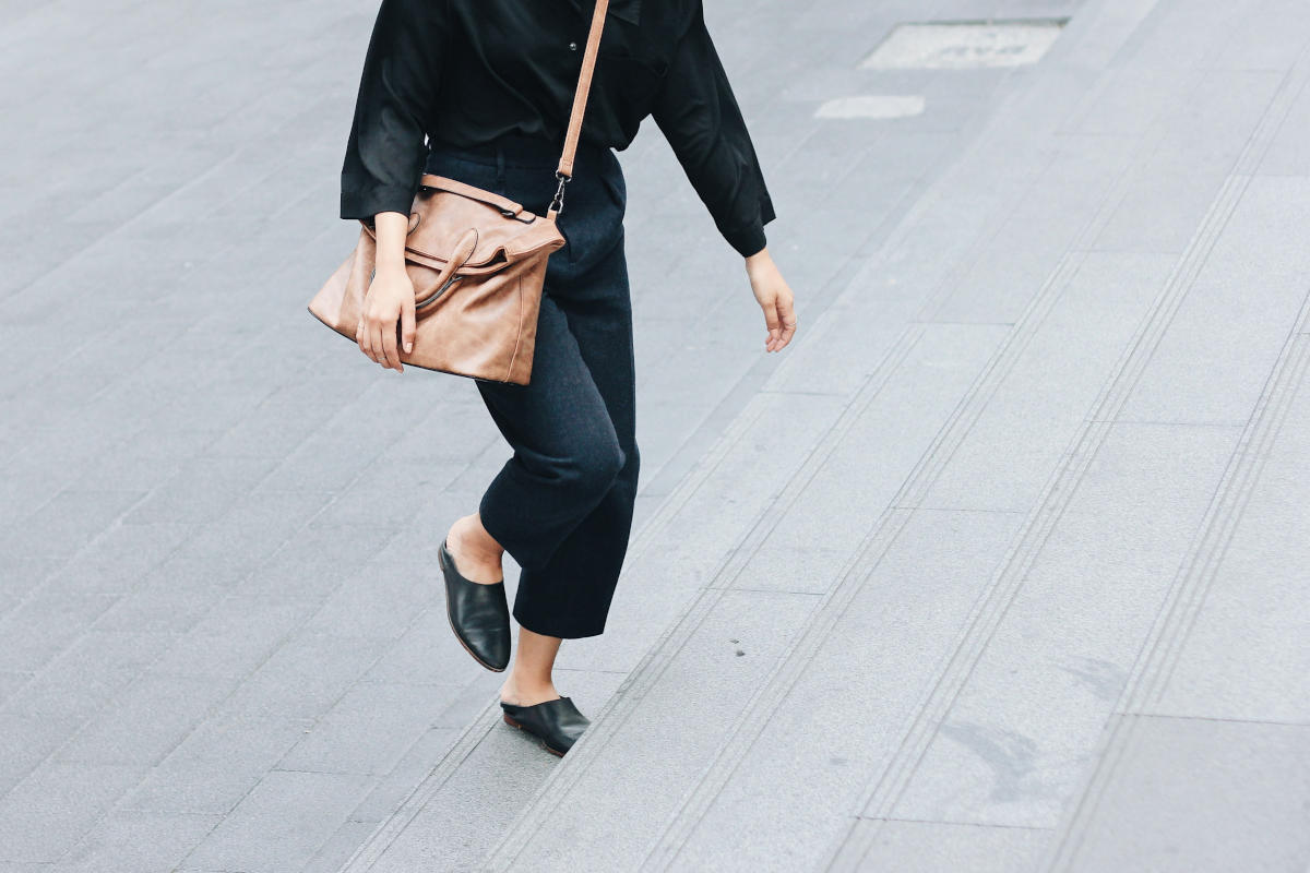 Outfit total black minimalista